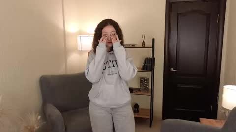 Lola online show from October 12, 8:51 am