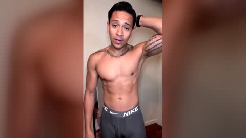 daddyfit95 online show from May 18, 3:38 am