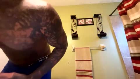 sexy tatted king bbc online show from October 27, 1:33 pm