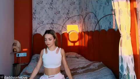 Zoe online show from October 2, 9:13 pm