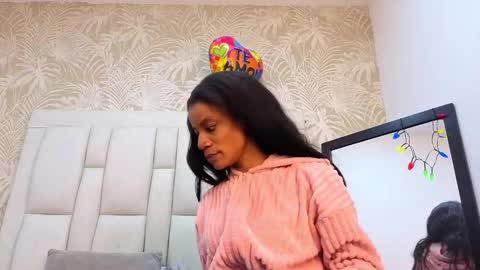 daffnelewis online show from February 3, 11:14 am