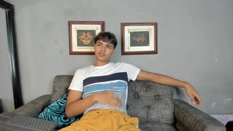 Snapshot of dafnezahiraa_ chatting on December 27, 2:25 am dafnezahiraa online show from December 27, 2:25 am