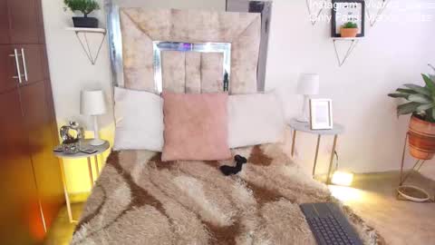 dahnia_cruz online show from October 28, 7:15 pm