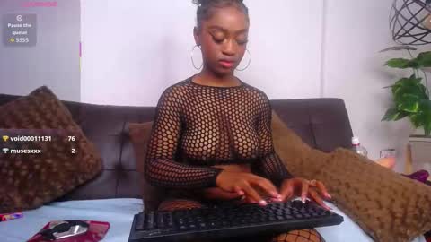 DAHYAN online show from December 2, 3:32 pm