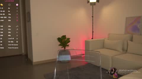 Snapshot of daihanwatson_ chatting on February 28, 11:56 pm Dai independent online show from February 28, 11:56 pm