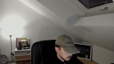 Snapshot of daimon_hall chatting on October 28, 1:17 am Daimon  online show from October 28, 1:17 am