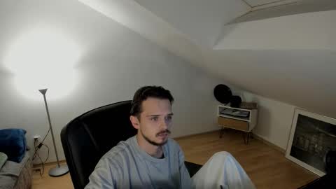 Snapshot of daimon_hall chatting on October 21, 10:13 pm Daimon  online show from October 21, 10:13 pm