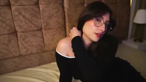 Lauren            online show from March 17, 3:55 am