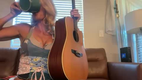 Daisy137 online show from October 22, 3:03 pm