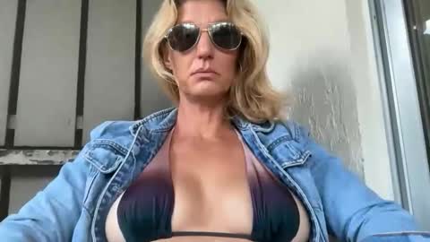 Daisy137 online show from February 11, 1:59 pm