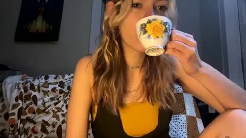 Snapshot of daisybaby699 chatting on January 3, 4:11 am DaisyB3 online show from January 3, 4:11 am