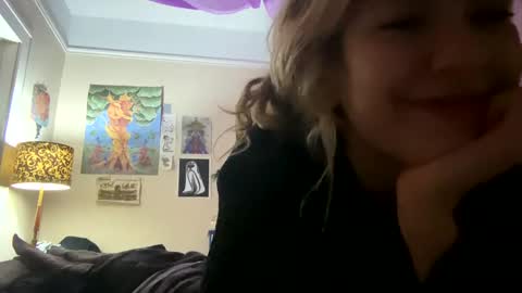 Snapshot of daisybaby699 chatting on December 28, 10:03 am DaisyB3 online show from December 28, 10:03 am