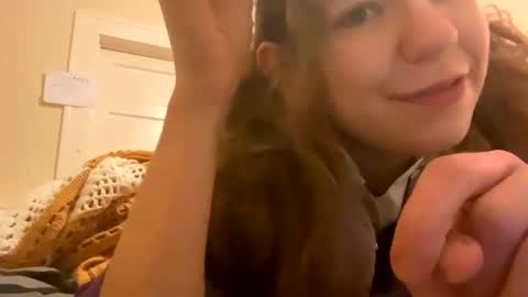 Snapshot of daisybaby699 chatting on February 18, 8:27 am DaisyB3 online show from February 18, 8:27 am