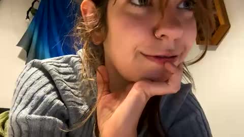 DaisyB3 online show from April 19, 7:09 am