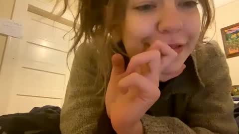 Snapshot of daisybaby699 chatting on February 17, 8:41 am DaisyB3 online show from February 17, 8:41 am