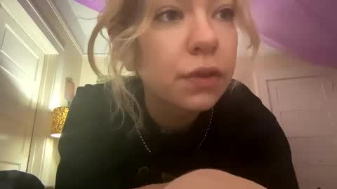 Snapshot of daisybaby699 chatting on December 31, 10:23 pm DaisyB3 online show from December 31, 10:23 pm