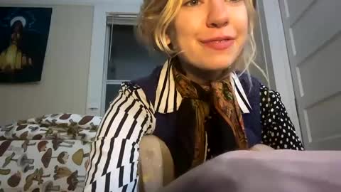 Snapshot of daisybaby699 chatting on January 8, 2:35 am DaisyB3 online show from January 8, 2:35 am