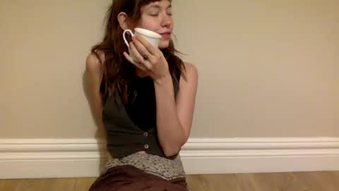 Snapshot of daisybaby699 chatting on October 7, 6:42 am DaisyB3 online show from October 7, 6:42 am