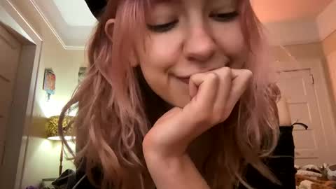 Snapshot of daisybaby699 chatting on February 5, 9:18 pm DaisyB3 online show from February 5, 9:18 pm