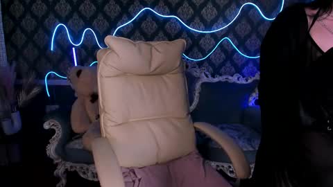 daisydelight_ online show from October 31, 9:48 pm