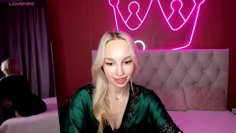 daisymellifluous online show from January 10, 8:20 am