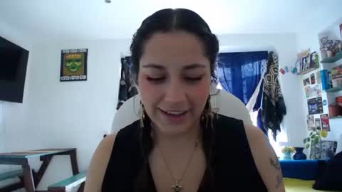 IG  dakotasofiaa online show from June 30, 8:29 pm