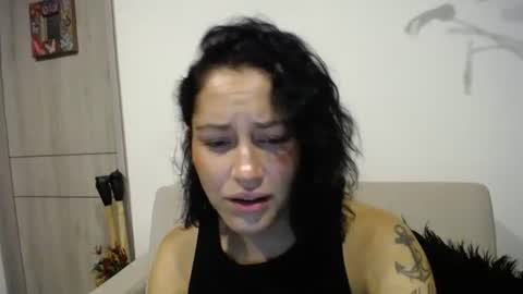 IG  dakotasofiaa online show from December 13, 3:27 am