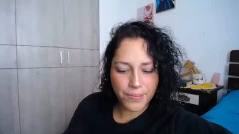 IG  dakotasofiaa online show from December 16, 6:59 pm