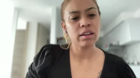 Dakota Fenty online show from October 14, 6:22 pm