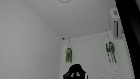 dakota_x18 online show from December 15, 8:16 pm