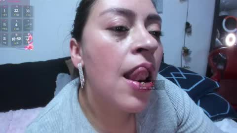 Dakotaagray online show from April 16, 5:13 pm