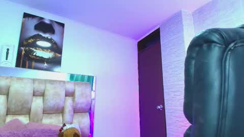 dakotarobbins_ online show from September 9, 10:10 pm