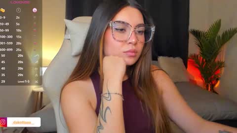 dakottaa__ online show from March 19, 12:05 am