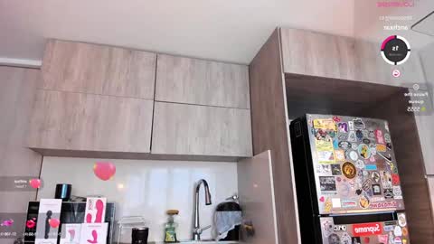 Almendra online show from January 5, 6:24 pm