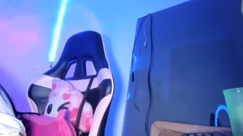 Dalia April online show from March 27, 1:44 am