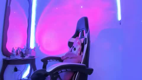 Dalia April online show from March 7, 7:47 pm