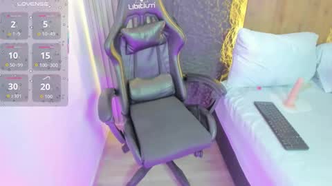 D A L I L A online show from November 14, 10:55 pm