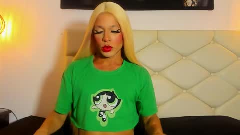Snapshot of damara_ochoa chatting on February 12, 4:01 am online show from February 12, 4:01 am