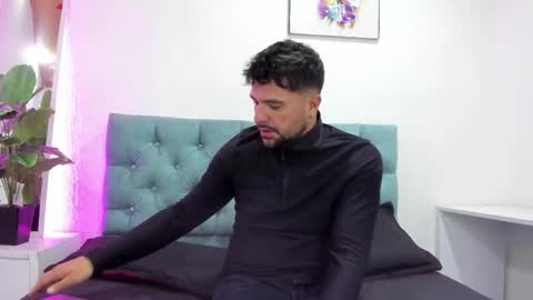 Damian Hills online show from March 3, 12:17 am