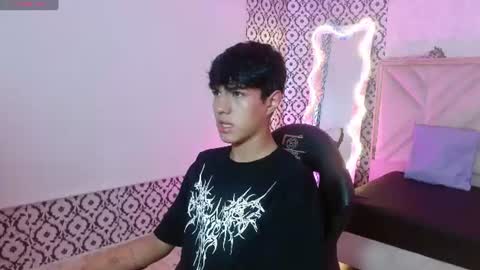 damian_tay1 online show from July 2, 11:37 am