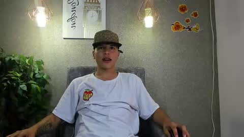 damian_vega13 online show from November 14, 7:16 pm