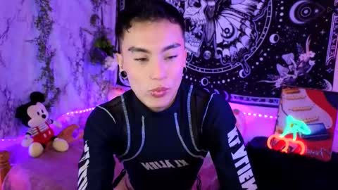 damon_clark_ online show from March 3, 7:07 pm