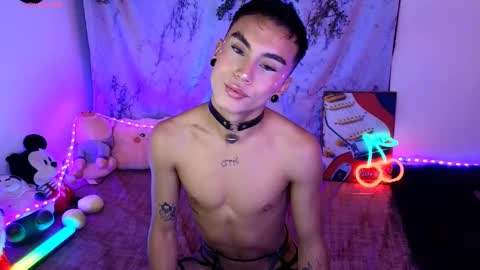 damon_clark_ online show from February 17, 7:12 pm