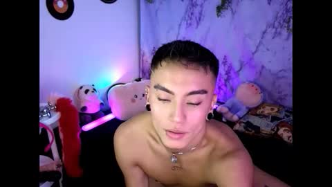 damon_clark_ online show from January 24, 9:47 pm