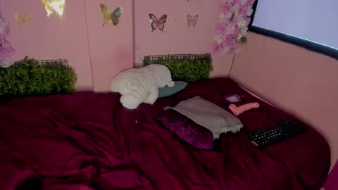 I am Dana  Check mi profile online show from December 22, 3:30 pm