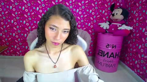 Snapshot of danatella_a chatting on February 6, 4:58 pm Danatella online show from February 6, 4:58 pm