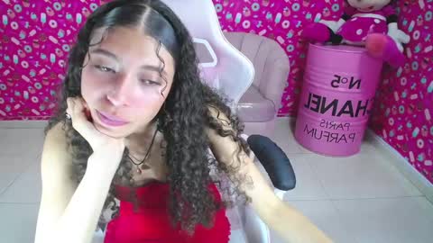 Snapshot of danatella_a chatting on February 12, 7:02 pm Danatella online show from February 12, 7:02 pm