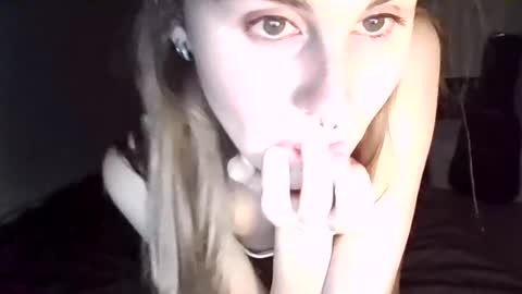dancingdoll33 online show from August 2, 3:30 am