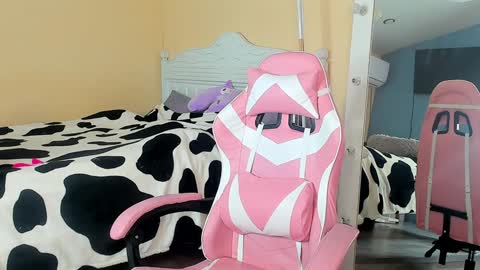 Snapshot of dangerous_lioness_ chatting on January 6, 1:09 am Kali online show from January 6, 1:09 am