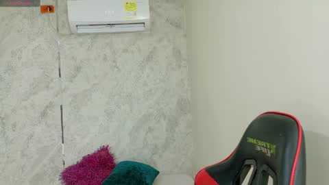 dani_lue online show from May 17, 12:25 pm